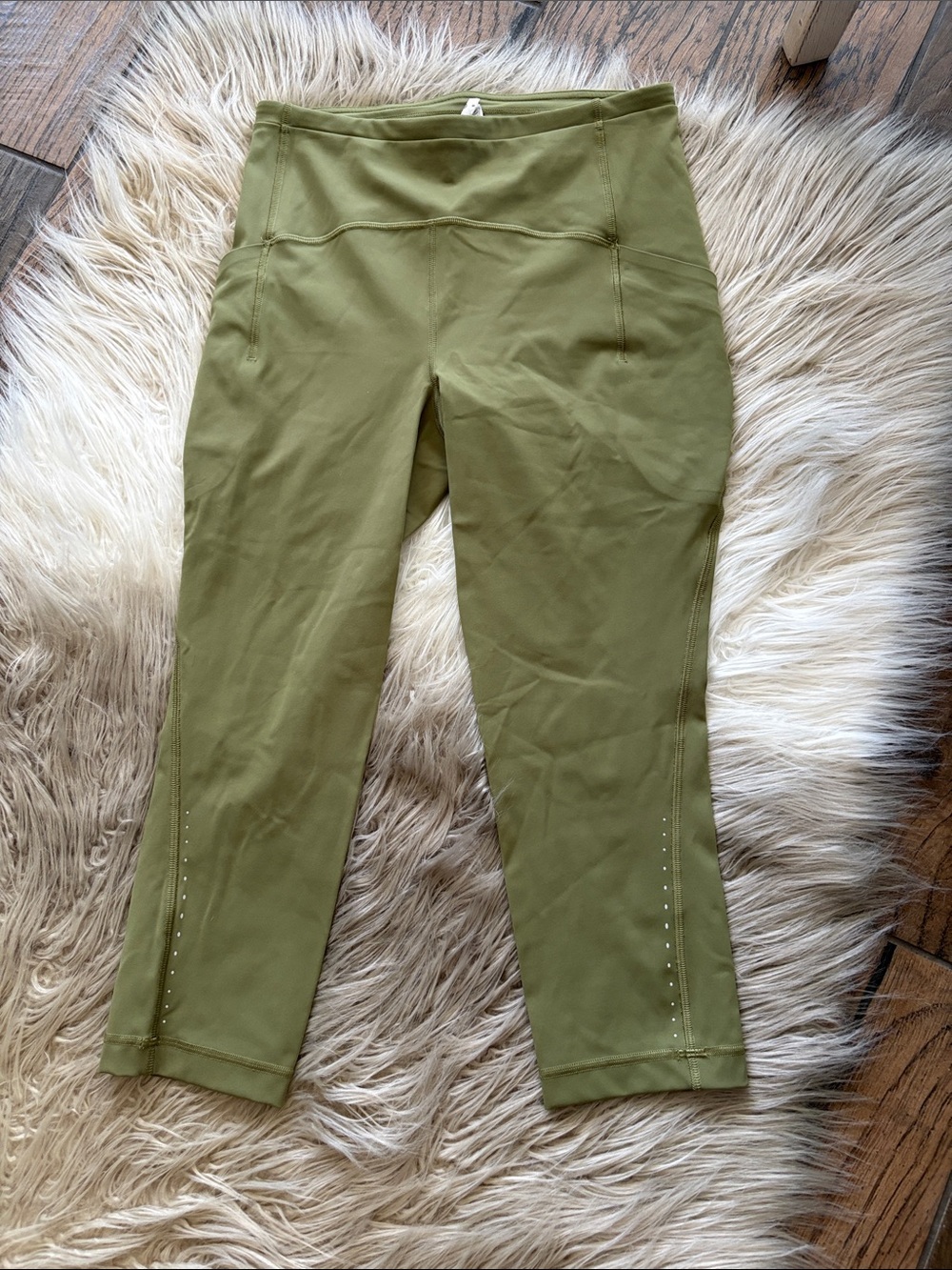 Lululemon Swift Speed HR Crop 21" size 8